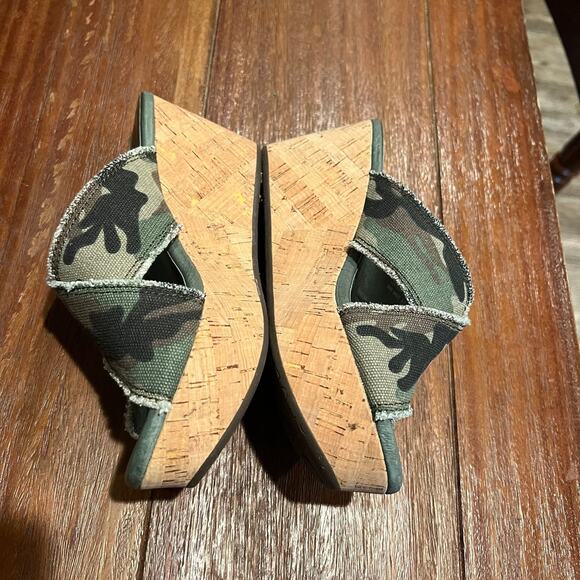 Chocolat Blu Camo Wild Two Strap Criss Cross Wedge Sandal Shoe Size 6 - Picture 6 of 8